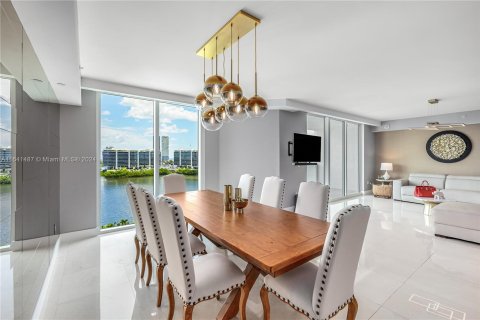 Condominio en venta en Aventura, Florida, 3 dormitorios, 286.32 m2 № 1327863 - foto 3