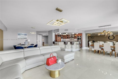 Condo in Aventura, Florida, 3 bedrooms  № 1327863 - photo 4