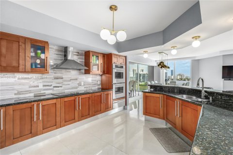 Condo in Aventura, Florida, 3 bedrooms  № 1327863 - photo 8