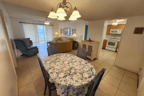 Condo in Palm Springs, Florida, 2 bedrooms  № 1133095 - photo 16