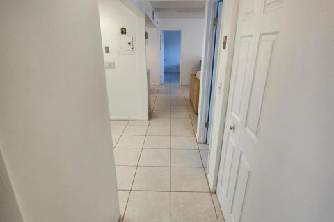 Condominio en venta en Palm Springs, Florida, 2 dormitorios, 87.7 m2 № 1133095 - foto 6