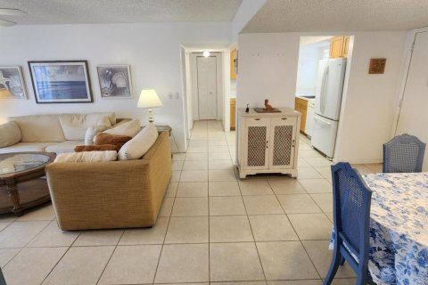 Condo in Palm Springs, Florida, 2 bedrooms  № 1133095 - photo 17