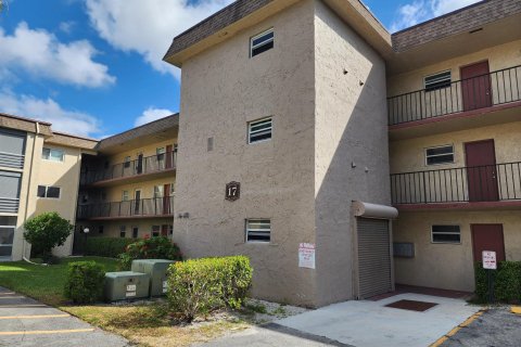 Condo in Palm Springs, Florida, 2 bedrooms  № 1133095 - photo 29