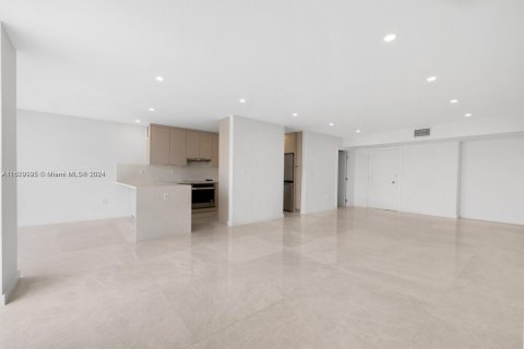 Condo in Miami Beach, Florida, 1 bedroom  № 1290723 - photo 9