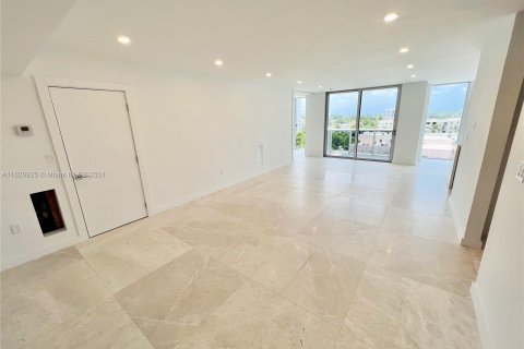 Condo in Miami Beach, Florida, 1 bedroom  № 1290723 - photo 1