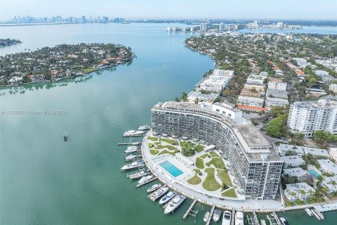 Condo in Miami Beach, Florida, 1 bedroom  № 1290723 - photo 14