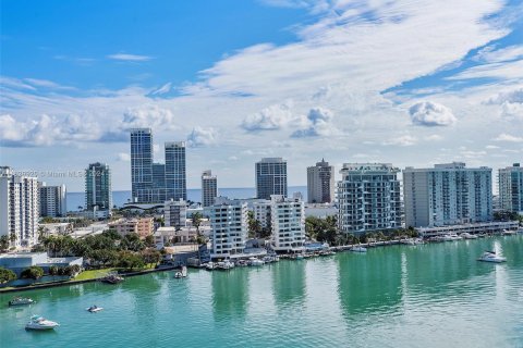 Condo in Miami Beach, Florida, 1 bedroom  № 1290723 - photo 17