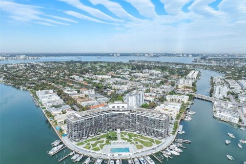 Condo in Miami Beach, Florida, 1 bedroom  № 1290723 - photo 13