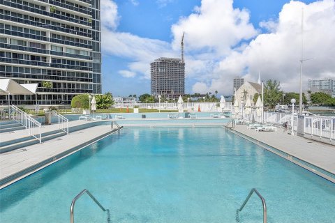 Condo in Miami Beach, Florida, 1 bedroom  № 1290723 - photo 30