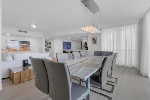 Copropriété à vendre à Miami, Floride: 3 chambres, 203.36 m2 № 1395982 - photo 2