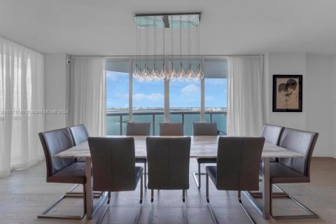 Copropriété à vendre à Miami, Floride: 3 chambres, 203.36 m2 № 1395982 - photo 1