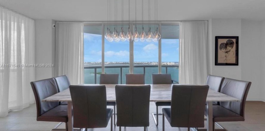 Condominio en Miami, Florida, 3 dormitorios  № 1395982