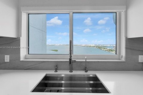 Condominio en venta en Miami, Florida, 3 dormitorios, 203.36 m2 № 1395982 - foto 5