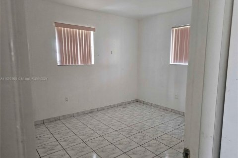 Commercial property in Miami, Florida 191.01 sq.m. № 1184659 - photo 9