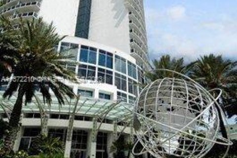 Condominio en venta en Sunny Isles Beach, Florida, 61.69 m2 № 432595 - foto 4