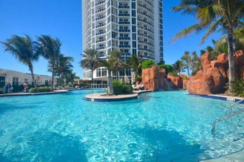 Copropriété à vendre à Sunny Isles Beach, Floride: 61.69 m2 № 432595 - photo 7