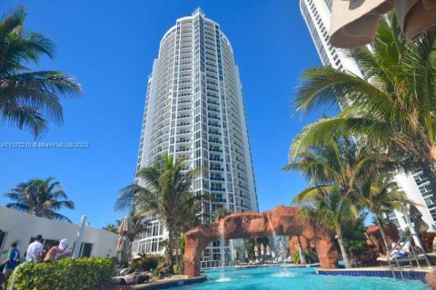 Copropriété à vendre à Sunny Isles Beach, Floride: 61.69 m2 № 432595 - photo 8