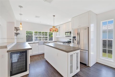 Casa en alquiler en Miami, Florida, 3 dormitorios, 143.81 m2 № 1345662 - foto 9