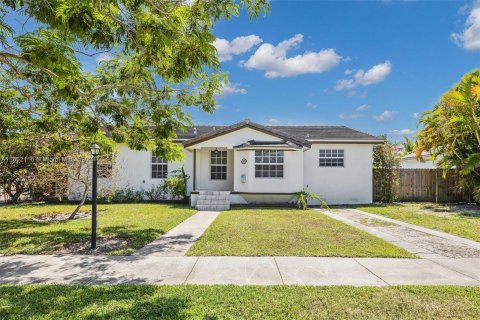 Villa ou maison à louer à Miami, Floride: 3 chambres, 143.81 m2 № 1345662 - photo 1