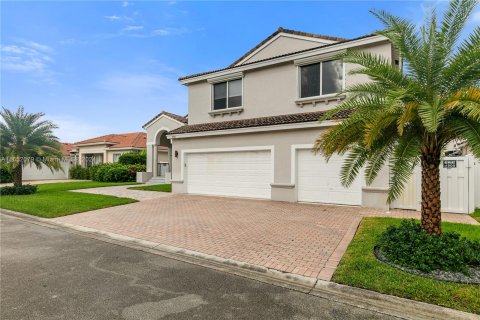 Casa en alquiler en Hollywood, Florida, 5 dormitorios, 269.04 m2 № 1345660 - foto 2