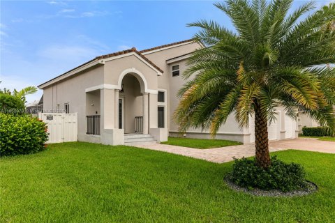 Villa ou maison à louer à Hollywood, Floride: 5 chambres, 269.04 m2 № 1345660 - photo 3