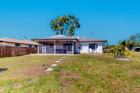 Villa ou maison à louer à Fort Myers, Floride: 2 chambres, 116.69 m2 № 1345661 - photo 14