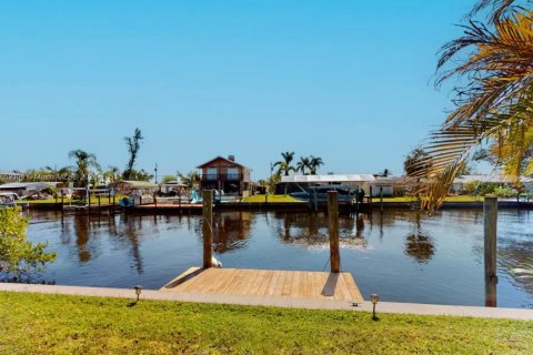 Villa ou maison à louer à Fort Myers, Floride: 2 chambres, 116.69 m2 № 1345661 - photo 16