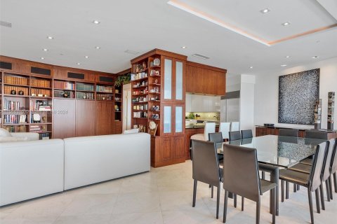 Condominio en venta en Bal Harbour, Florida, 2 dormitorios, 249.91 m2 № 1120464 - foto 12