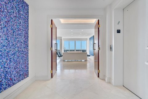 Condominio en venta en Bal Harbour, Florida, 2 dormitorios, 249.91 m2 № 1120464 - foto 1