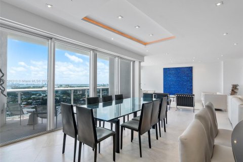 Condominio en venta en Bal Harbour, Florida, 2 dormitorios, 249.91 m2 № 1120464 - foto 16