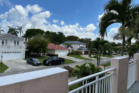 House in Miami, Florida 3 bedrooms, 205.5 sq.m. № 1161578 - photo 27