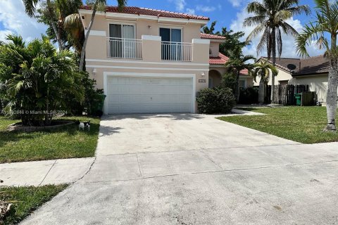 House in Miami, Florida 3 bedrooms, 205.5 sq.m. № 1161578 - photo 3