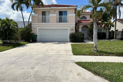 House in Miami, Florida 3 bedrooms, 205.5 sq.m. № 1161578 - photo 2