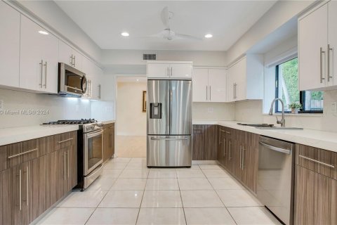 Casa en venta en Miami Beach, Florida, 5 dormitorios, 404.22 m2 № 1321027 - foto 12