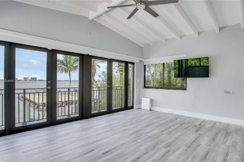 Casa en venta en Miami Beach, Florida, 5 dormitorios, 404.22 m2 № 1321027 - foto 15