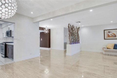 Casa en venta en Miami Beach, Florida, 5 dormitorios, 404.22 m2 № 1321027 - foto 6