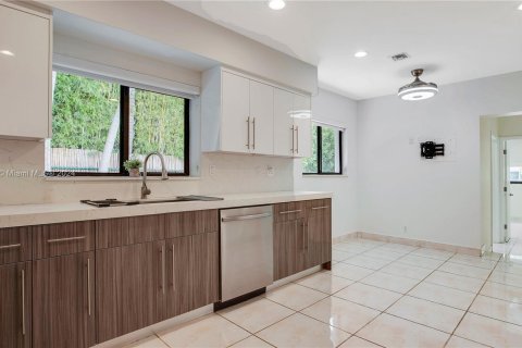 Casa en venta en Miami Beach, Florida, 5 dormitorios, 404.22 m2 № 1321027 - foto 11