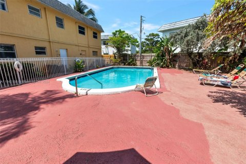 Condo in Oakland Park, Florida, 2 bedrooms  № 1321012 - photo 13