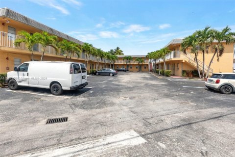 Condo in Oakland Park, Florida, 2 bedrooms  № 1321012 - photo 5