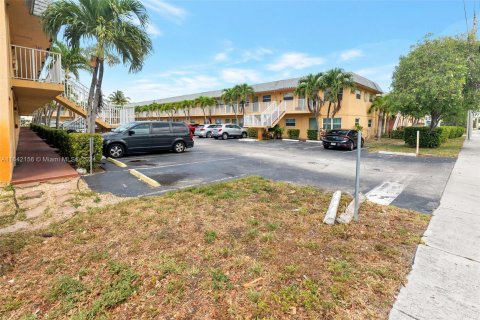 Condo in Oakland Park, Florida, 2 bedrooms  № 1321012 - photo 9