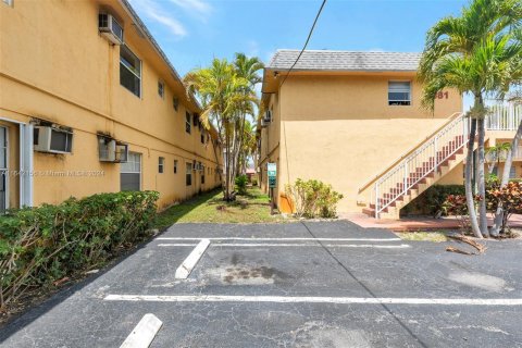 Condo in Oakland Park, Florida, 2 bedrooms  № 1321012 - photo 7