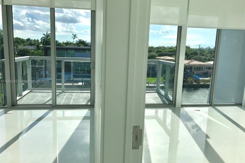 Condominio en venta en Bay Harbor Islands, Florida, 2 dormitorios, 102.75 m2 № 1185628 - foto 5