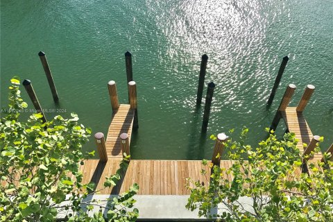 Condominio en venta en Bay Harbor Islands, Florida, 2 dormitorios, 102.75 m2 № 1185628 - foto 13