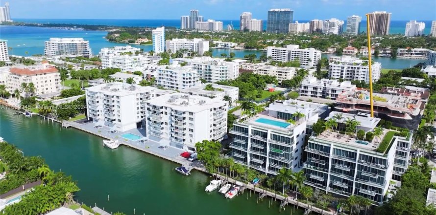 Condo à Bay Harbor Islands, Floride, 2 chambres  № 1185628