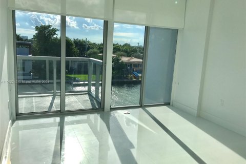 Condominio en venta en Bay Harbor Islands, Florida, 2 dormitorios, 102.75 m2 № 1185628 - foto 3