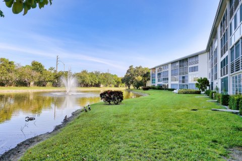 Condo in Coconut Creek, Florida, 1 bedroom  № 1186324 - photo 8