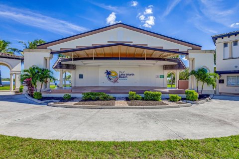 Propiedad comercial en venta en Lake Worth, Florida, 125.6 m2 № 1186371 - foto 4