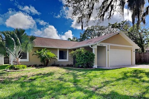 House in New Port Richey, Florida 3 bedrooms, 131.92 sq.m. № 1279766 - photo 1