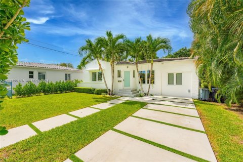 House in Miami Beach, Florida 3 bedrooms, 166.85 sq.m. № 1320596 - photo 1