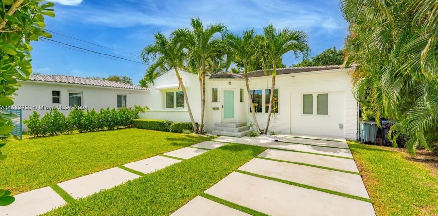 House in Miami Beach, Florida 3 bedrooms, 166.85 sq.m. № 1320596